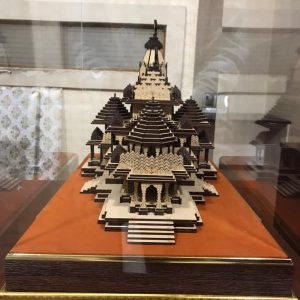 Famous modern art sculptures | Wooden Sculptures